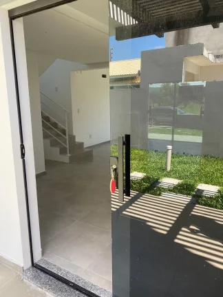 Imagem Encantadora Casa de 3 Quartos em Areias de Palhocinha, Garopaba-SC, Próxima ao Centro!
