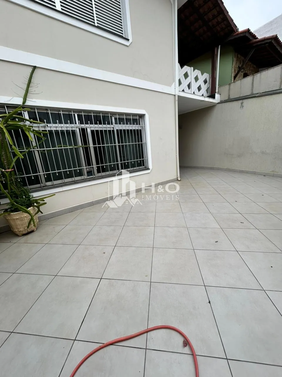 Imagem Sobrado Alto Padrão com 3 Dormitórios, 1 Suíte, 6 Vagas, Quintal Amplo e Espaço Multifuncional - Cidade Líder - R$ 1.500.000