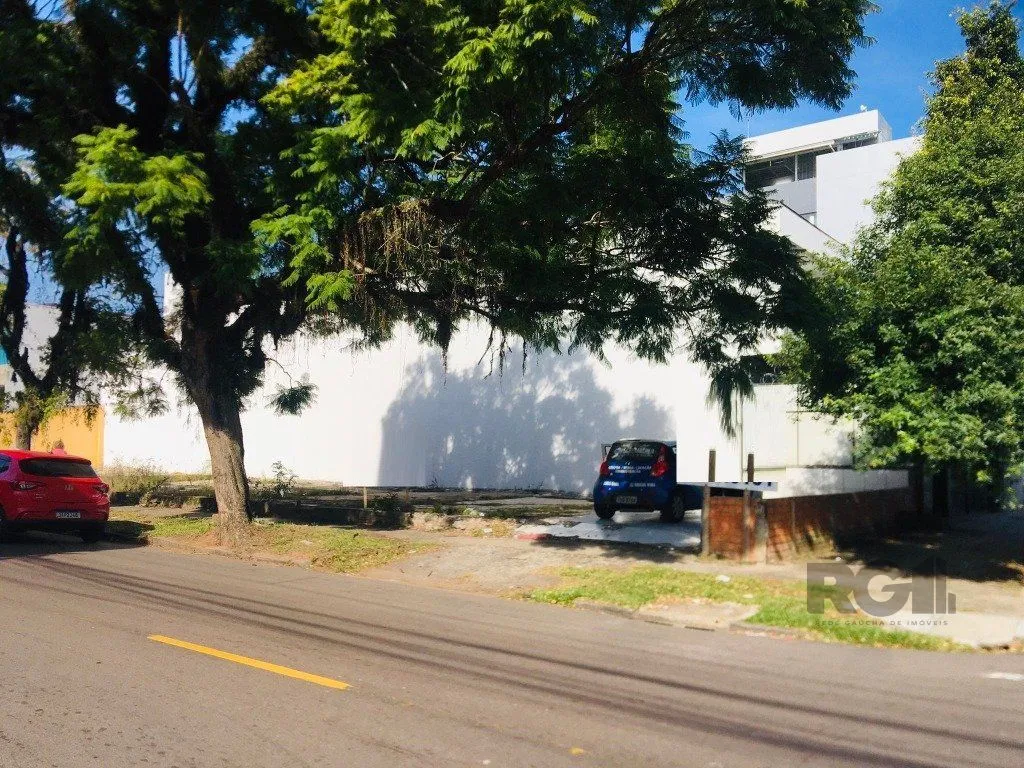 Imagem TERRRENO DE ESQUINA COM 8,80 DE FRENTE E 32,50 DE FRENTE A FUNDOS