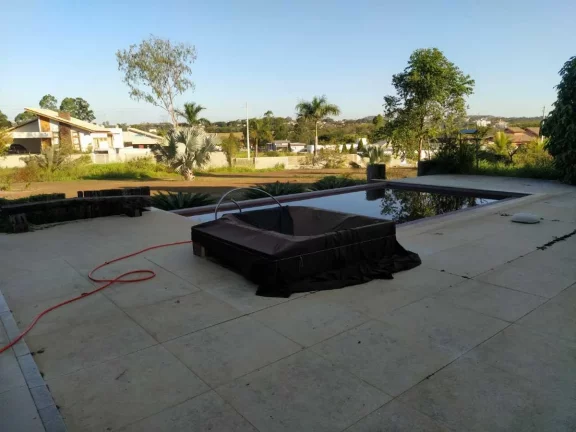 Imagem Descubra o privilégio de viver em uma verdadeira mansão duplex no exclusivo Condomínio Belvedere, em Esmeraldas! Com impressionantes 850m² de área útil, esta residência foi projetada para proporcionar