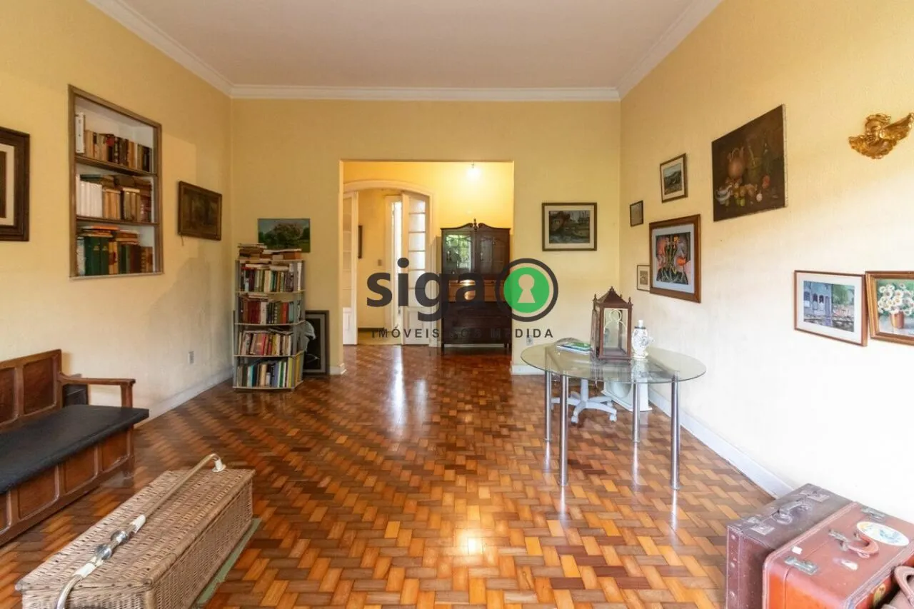Imagem Casa Alto Padrão em Moema de 5 quartos com 8 vagas - 440m² à Venda.