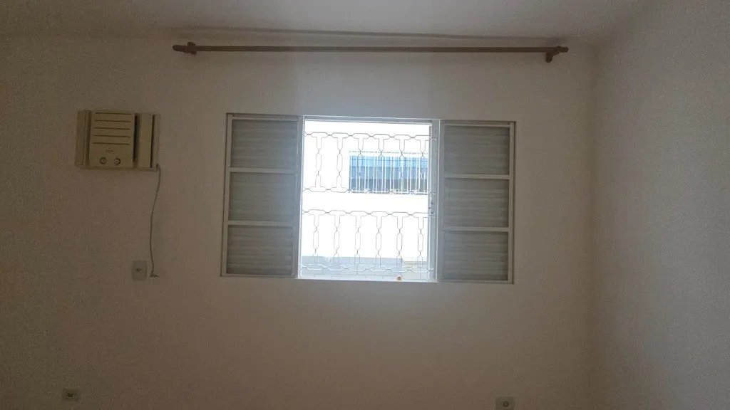 Imagem Imperdível: Casa à venda em São Paulo-SP, Jardim Londrina - 3 quartos, 1 suíte, 3 banheiros, 2 vagas de garagem - 181m².