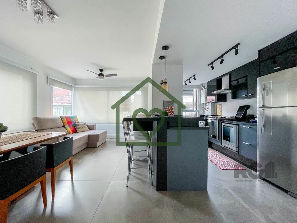 Apartamento novo de 70m², mobiliado e muito bem decorado, 2 dormitórios, sendo 1 com suíte e o ou...