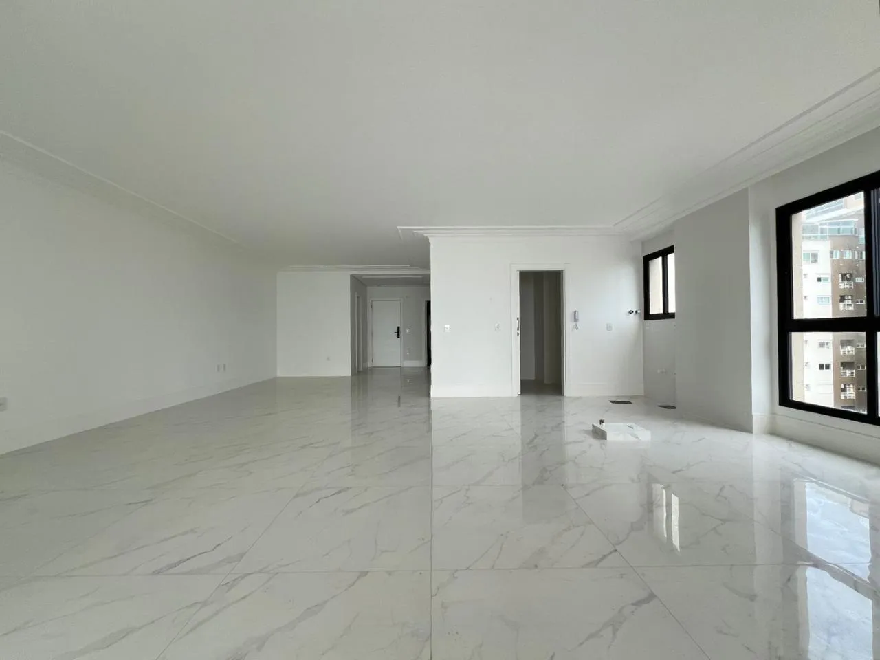 Imagem Apartamento com vista para o mar à venda com 225m2 por R$ 4.500.000,00