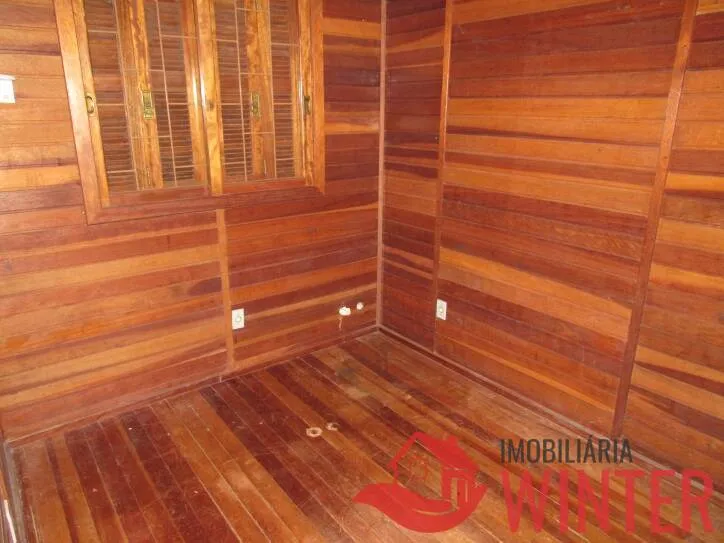 Imagem Casa de madeira com 2 dormitórios no bairro Picão