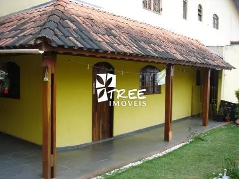 Imagem Casa localizada no bairro Recanto Primavera com 3 dormitórios sendo 1 suíte, 2 salas, cozinha, churrasqueira, 4 vagas para automóveis.