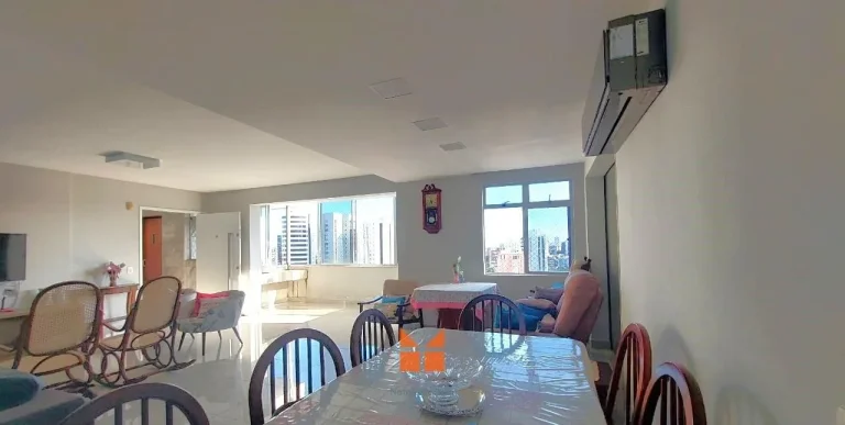 Imagem Lindo e reformado apartamento com 213m2 no Espinheiro!