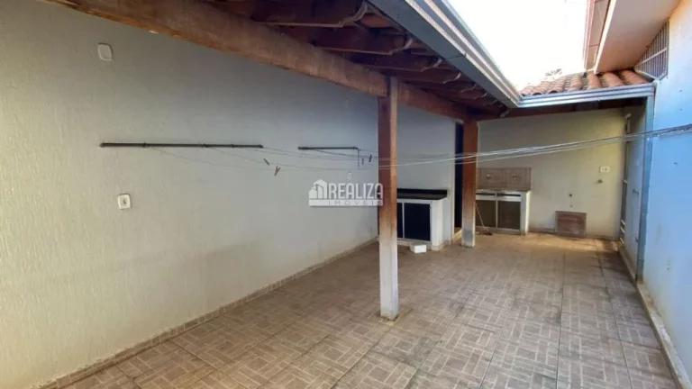 Imagem Casa à venda no bairro São Benedito, Uberaba: 4 dormitórios, 2 suítes, área de lazer
