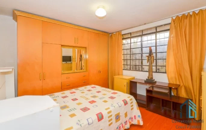 Imagem Casa a venda Semi mobiliada, 05 quartos, em ótima localização, no Bacacheri em Curitiba PR
