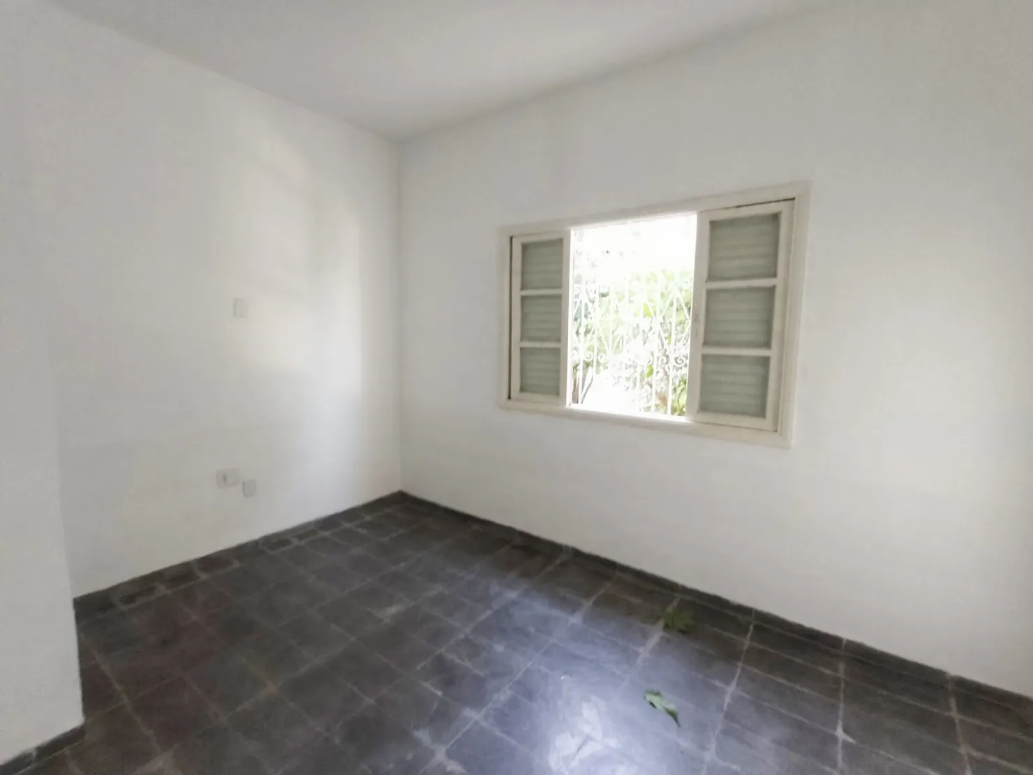 Imagem Comercial para Locação 4 Quartos, Vila São Geraldo, Taubaté - SP
