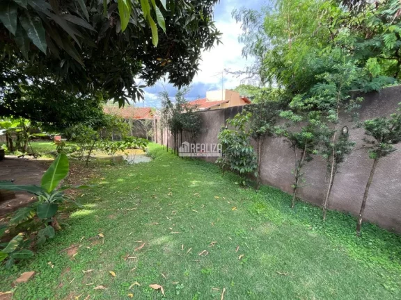 Imagem Casa com piscina e varanda no bairro Boa Vista, Uberaba