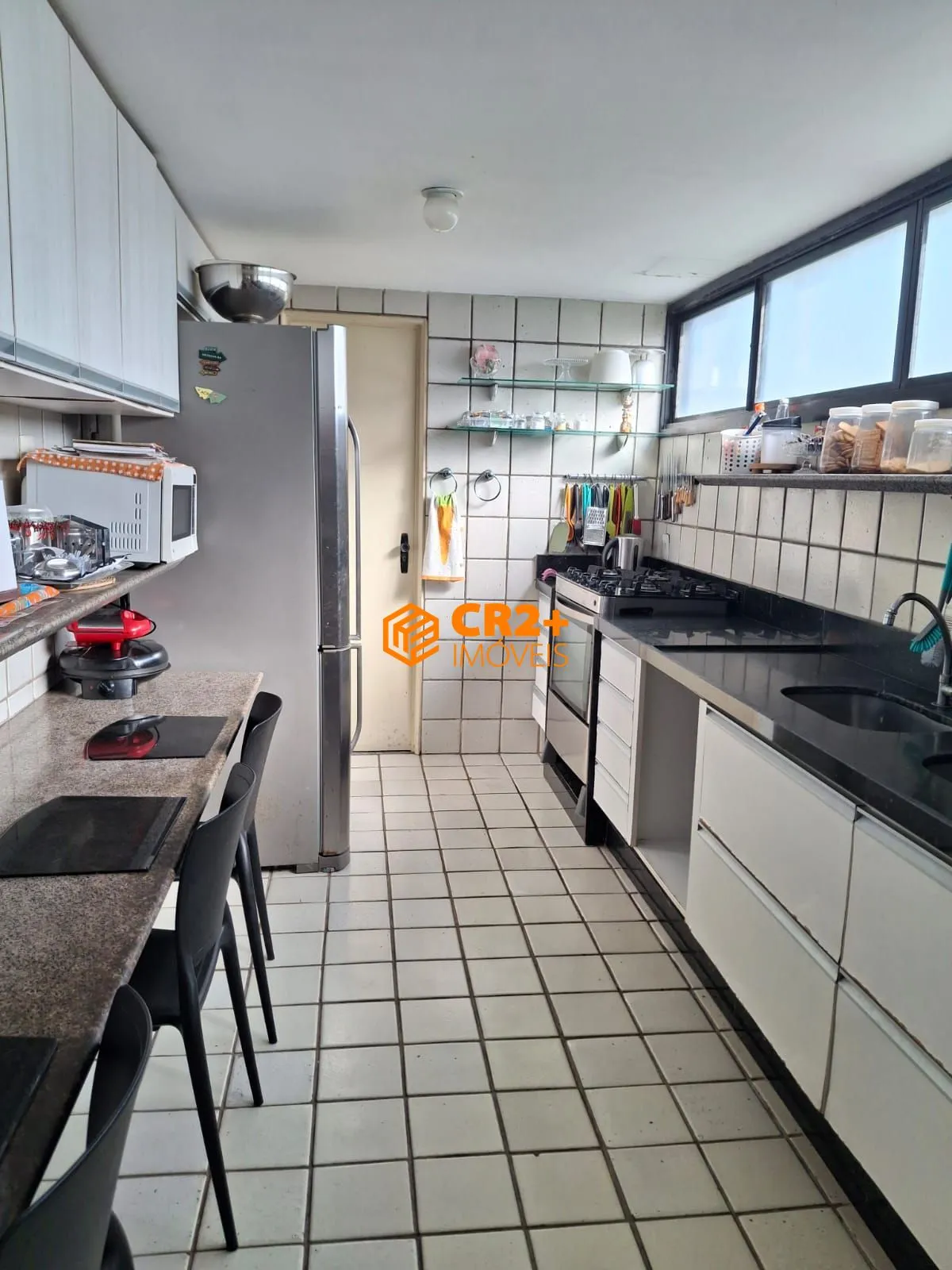 Imagem Vendo apartamento no Parnamirim, com 191 m² e com 3 suítes. Ótima localização. O