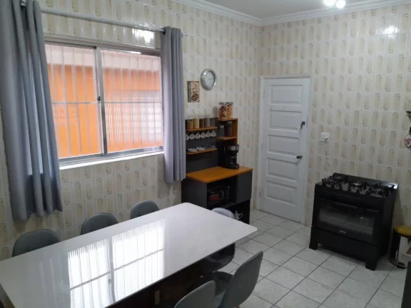 Imagem Sobreposta Alta, com Garagem Fechada, Ponta da Praia