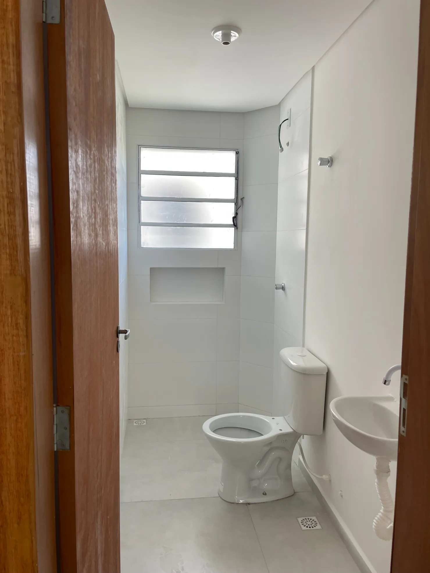 Imagem Apartamento dois dormitórios com suíte e sacada e ótima localização à venda, Bosque da Princesa, Pindamonhangaba, SP