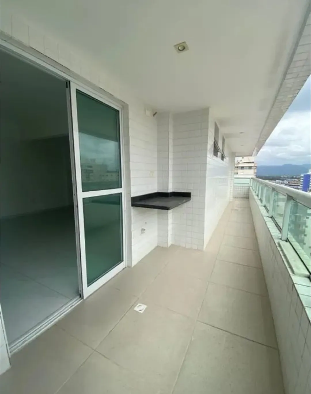 Imagem Espaçoso Apartamento na Praia Grande - AVIAÇÃO - NOVO