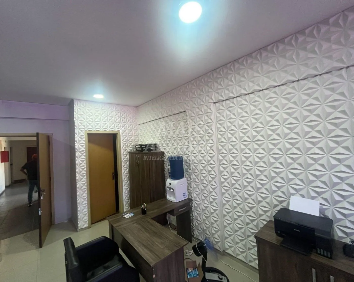 Imagem Excelente sala comercial mobiiada, para venda, localizada no Centro Empresarial Monte Carlo, Centro...