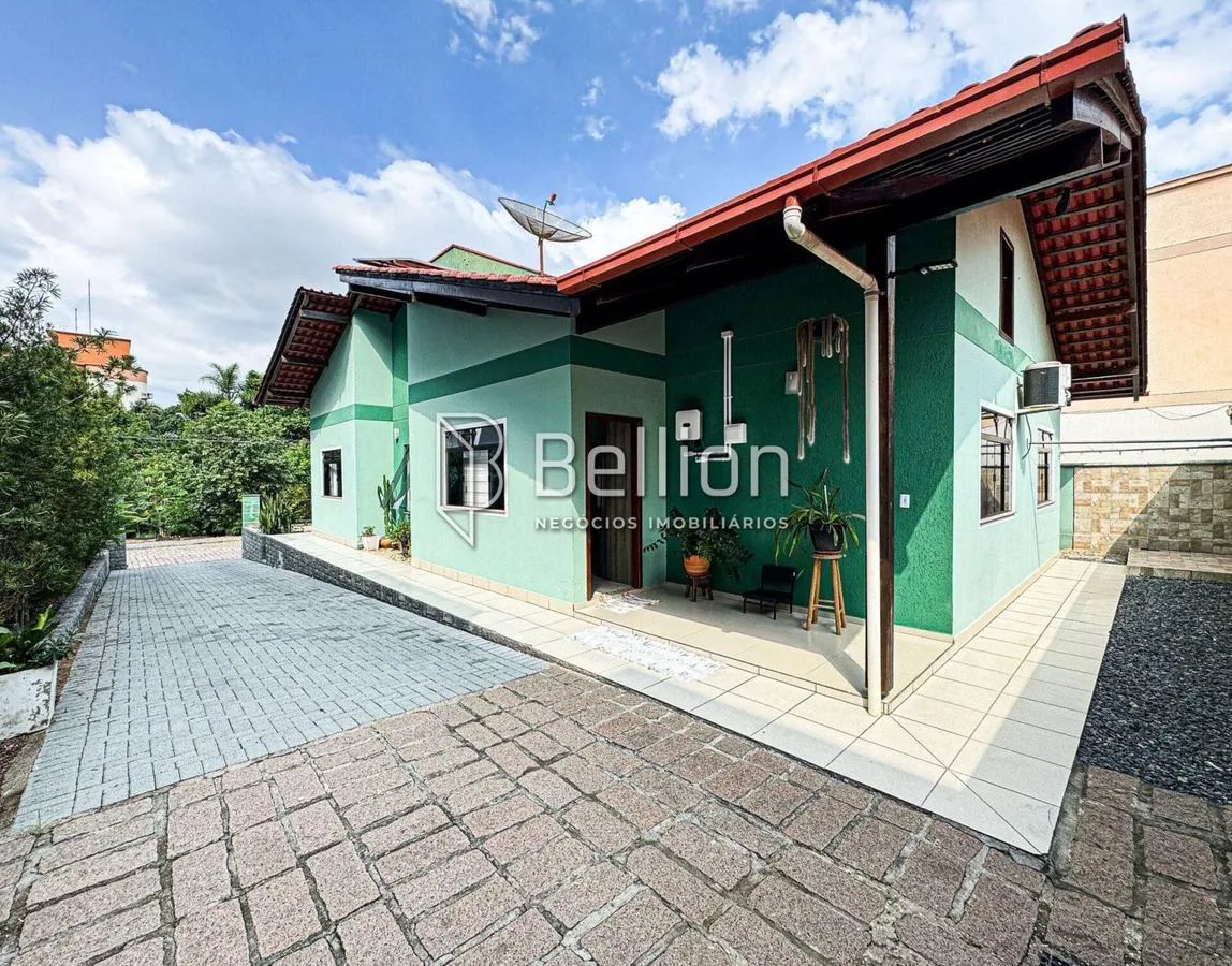 Imagem Casa de 1 suíte + 3 quartos e com área de festas no bairro das Nações em Indaial!