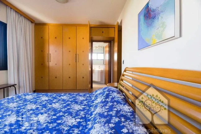Imagem Ampla Casa com 5 Quartos à Venda