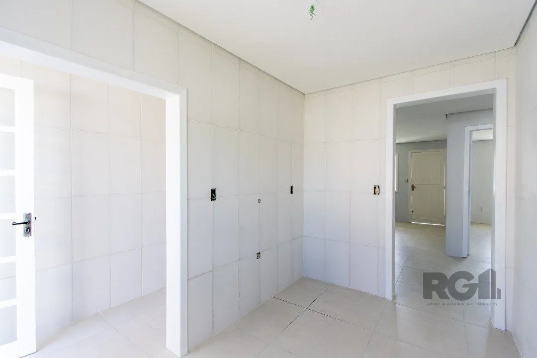 Imagem Casa no Bairro Hípica, 100% reformada, 2 dormitórios, 1 vaga de garagem.