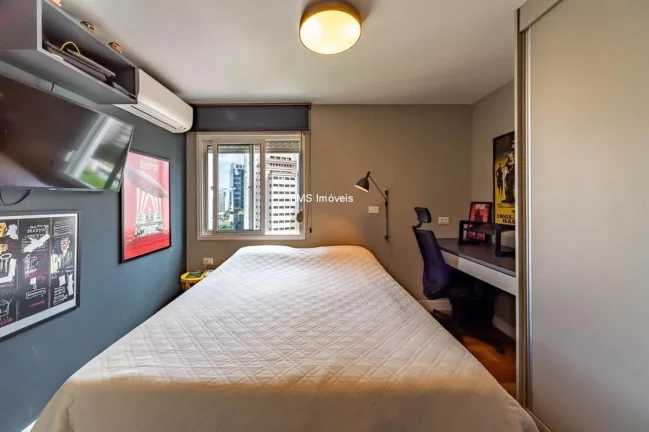 Imagem Apartamento à venda na Vila Nova Conceição com 3 quartos sendo 2 suítes, 2 salas, 3 banheiros, 2 vagas, 95m².