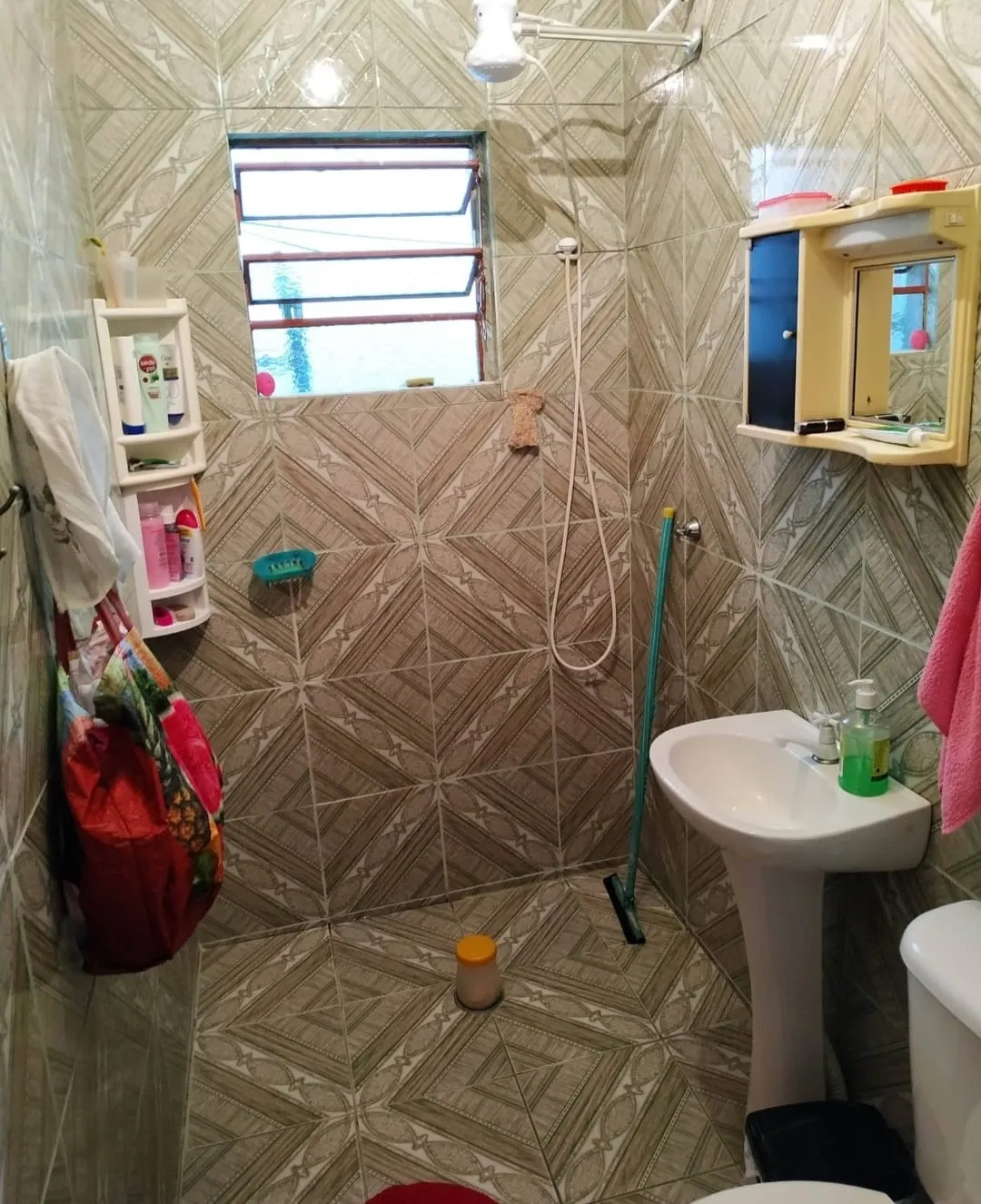 Imagem Casa à venda 2 Quartos, 1 Suite, 1 Vaga, 250M², Conjunto Residencial Araretama, Pindamonhangaba - SP