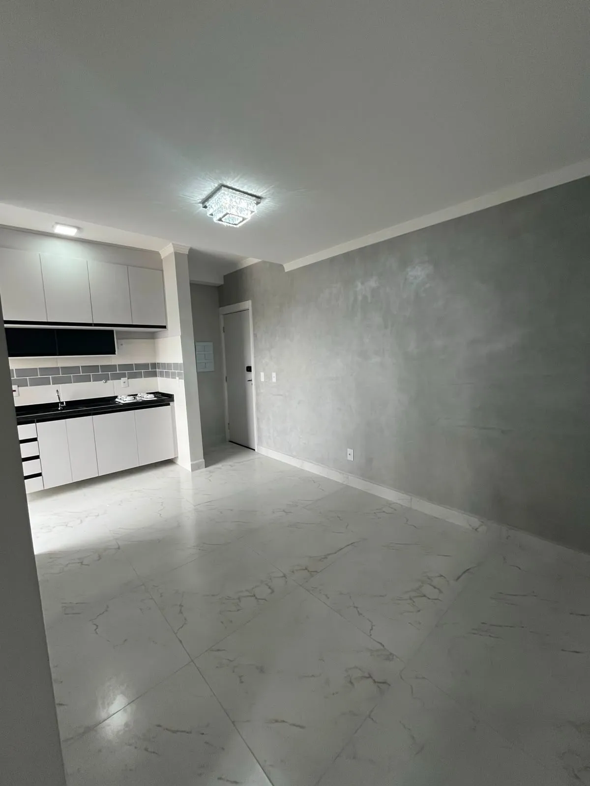 Imagem Apartamento à venda no Mirante Ipanema, Caguassu, com 46m², 2 quartos, varanda, andar alto, piscina e lazer completo. Aceita financiamento e FGTS.