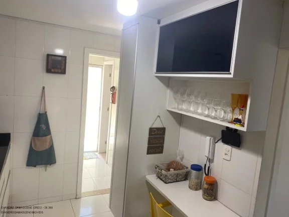 Imagem Casa de Luxo em Condomínio: 4 Quartos, 2 Suítes, 2 Salas, 2 Banheiros, 2 Vagas de Garagem em Buraquinho - Lauro de Freitas-BA.