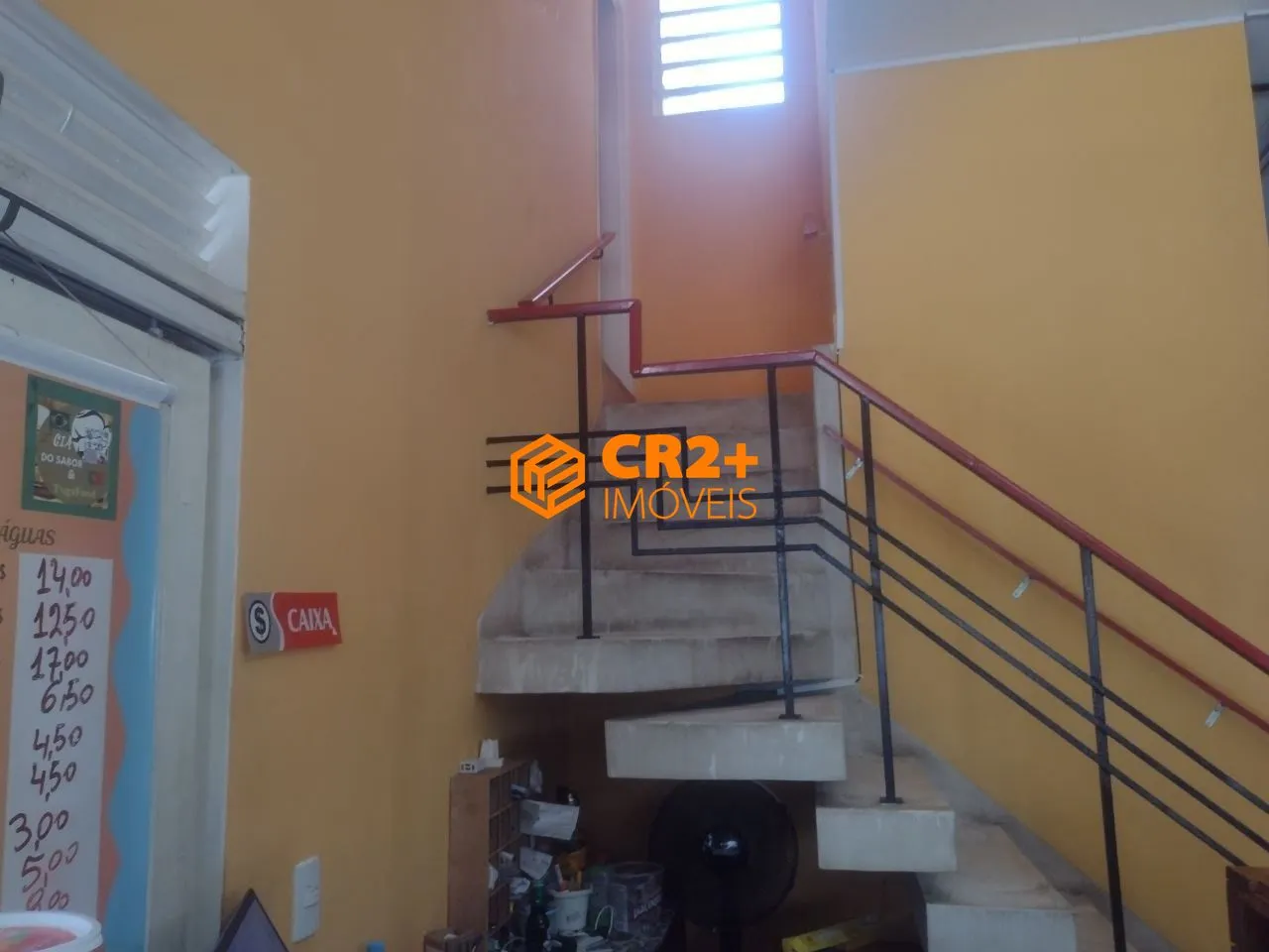 Imagem Restaurante repasse em casa amarela equipado e decorado