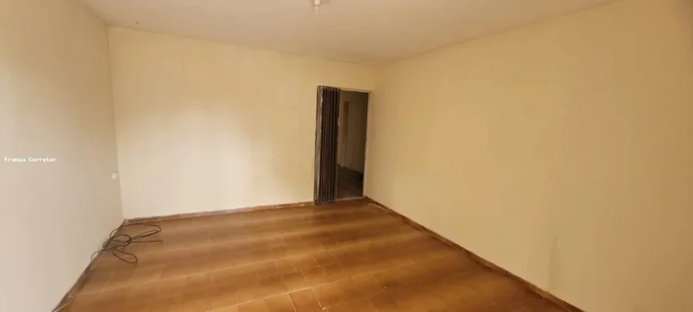 Imagem Casa para Venda em Natal, Barro Vermelho, 6 dormitórios, 1 suíte, 2 banheiros, 6 vagas