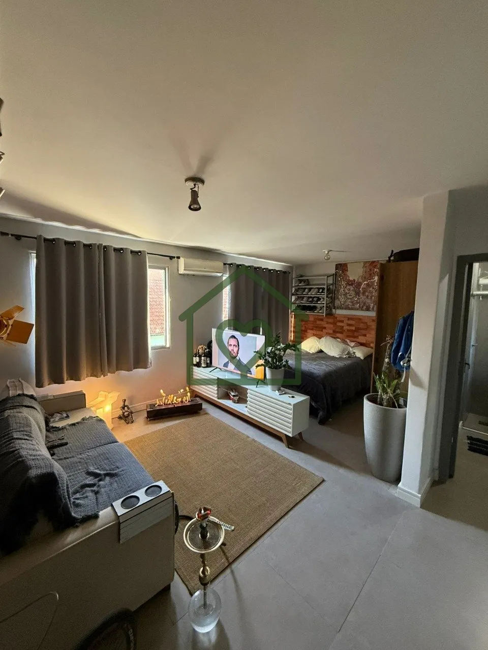 Studio moderno, mobiliado e pronto para morar. Ambientes integrados, móveis sob medida, cozinha pla...
