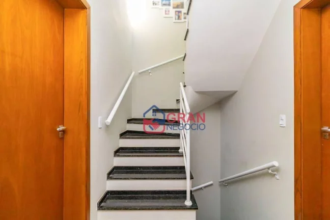 Imagem Lindo sobrado em condomínio