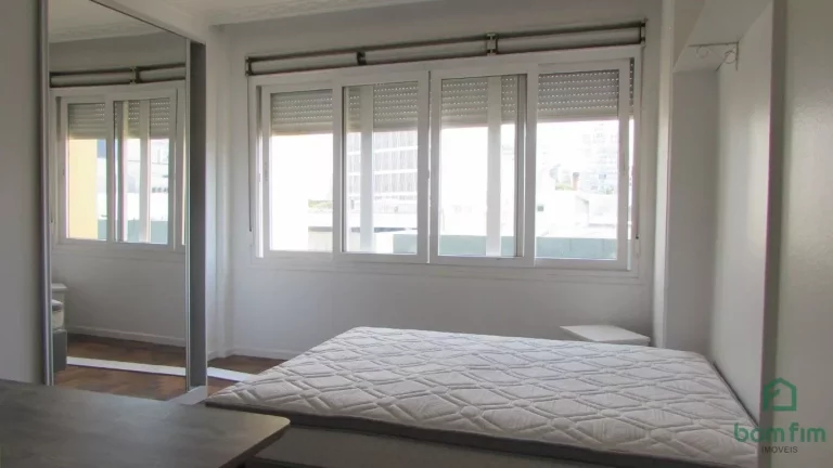 Imagem Apto de 3 dorm. um dorm. suíte, para aluguel na Bairro Bom Fim - Porto Alegre/RS.