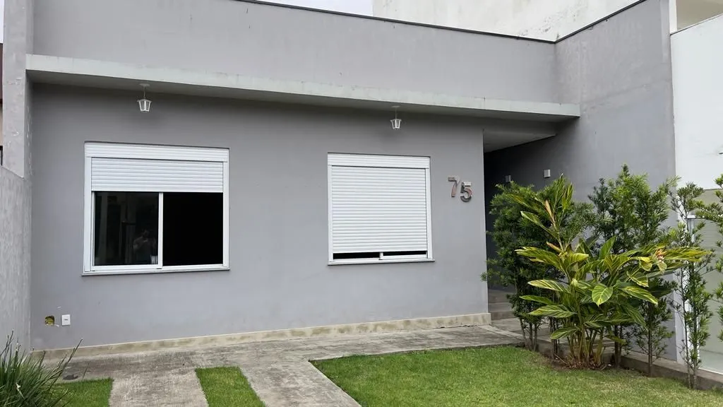 Imagem Casa térrea com piscina no Guarujá