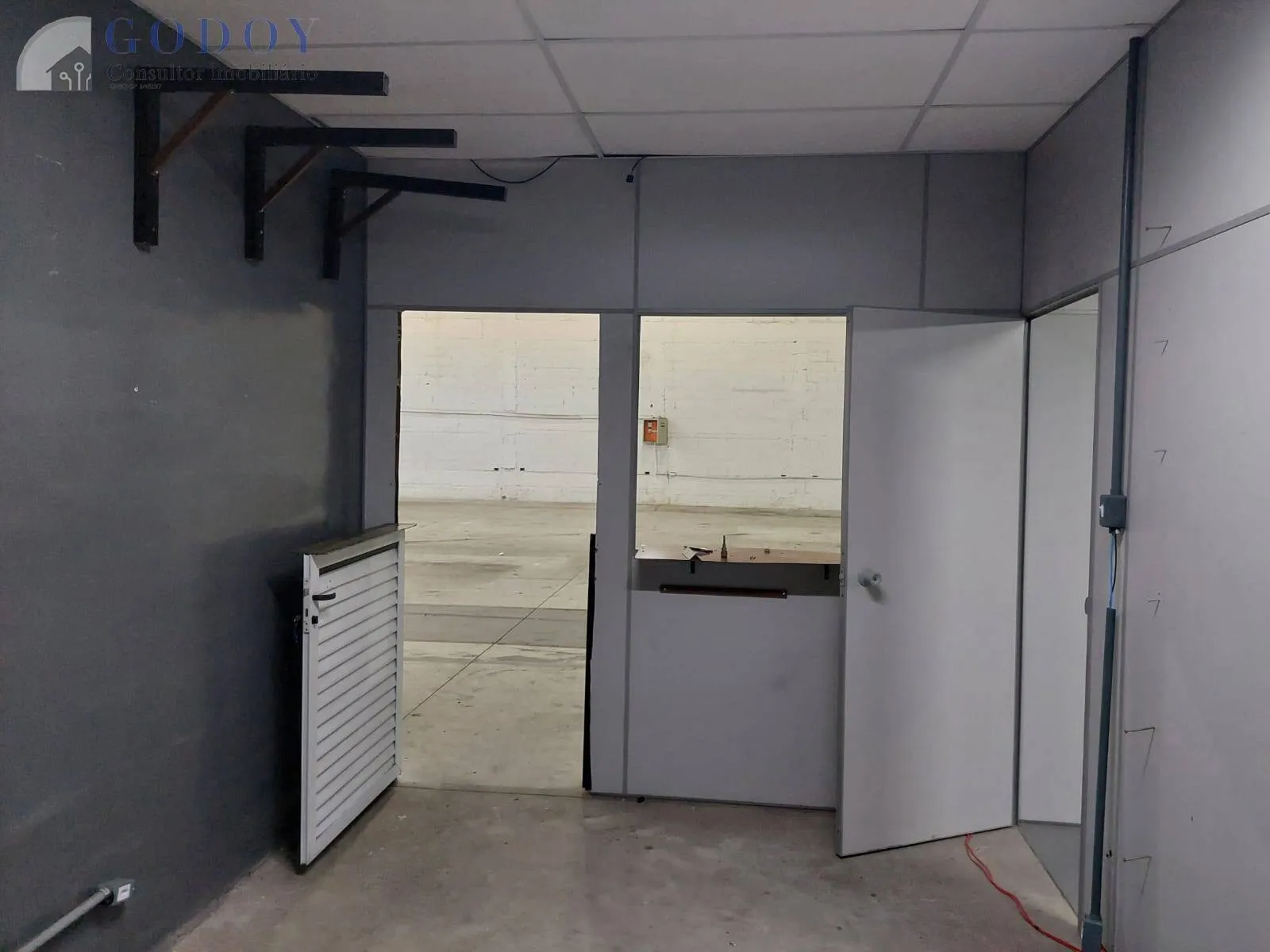 Imagem Galpão Comercial e Industrial com 825m² para Locação