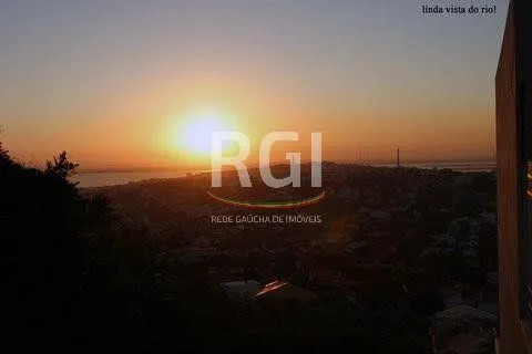 Imagem Casa para Venda - 485m², 3 dormitórios, sendo 1 suites, 4 vagas - Teresópolis
