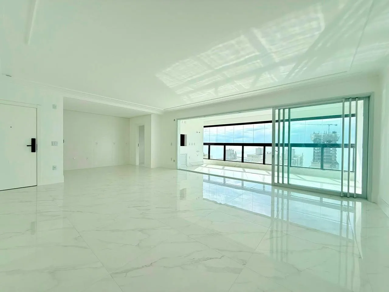Imagem Apartamento com vista para o mar à venda com 180m2 por R$ 4.450.000,00