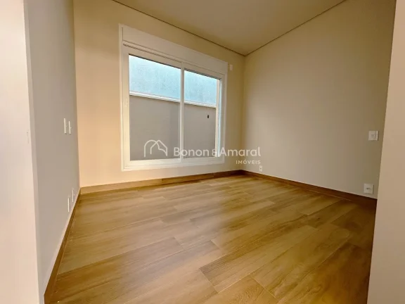 Imagem Casa de Alto Padrão com Projeto Contemporâneo e Acabamento Impecável

Esta casa de arquitetura co...