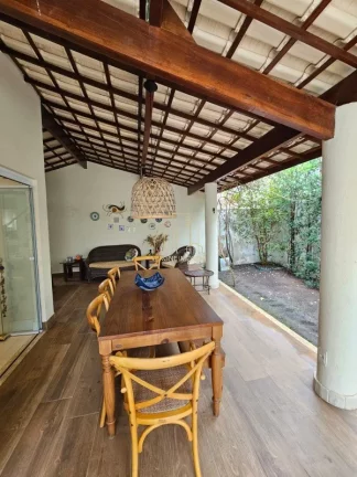 Imagem Casa em condomínio fechado com três suítes e área gourmet a venda em Patamares