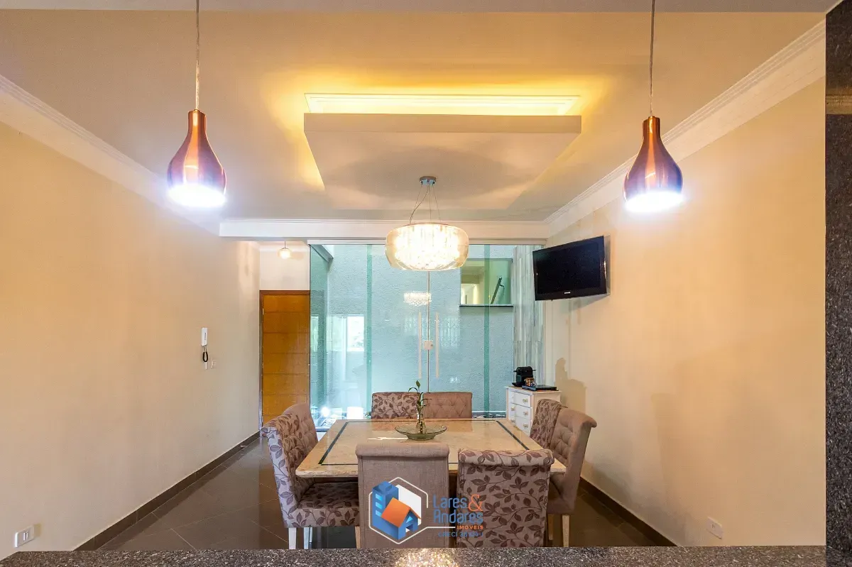 Imagem Sobrado para venda em Chácara Inglesa com 3 quartos, sendo 1 suíte, 364m²