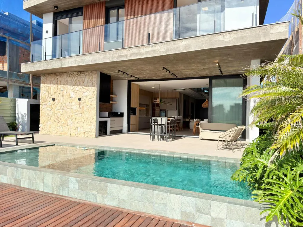 Imagem Casa em Condominio 5 Dormitórios - Bairro --