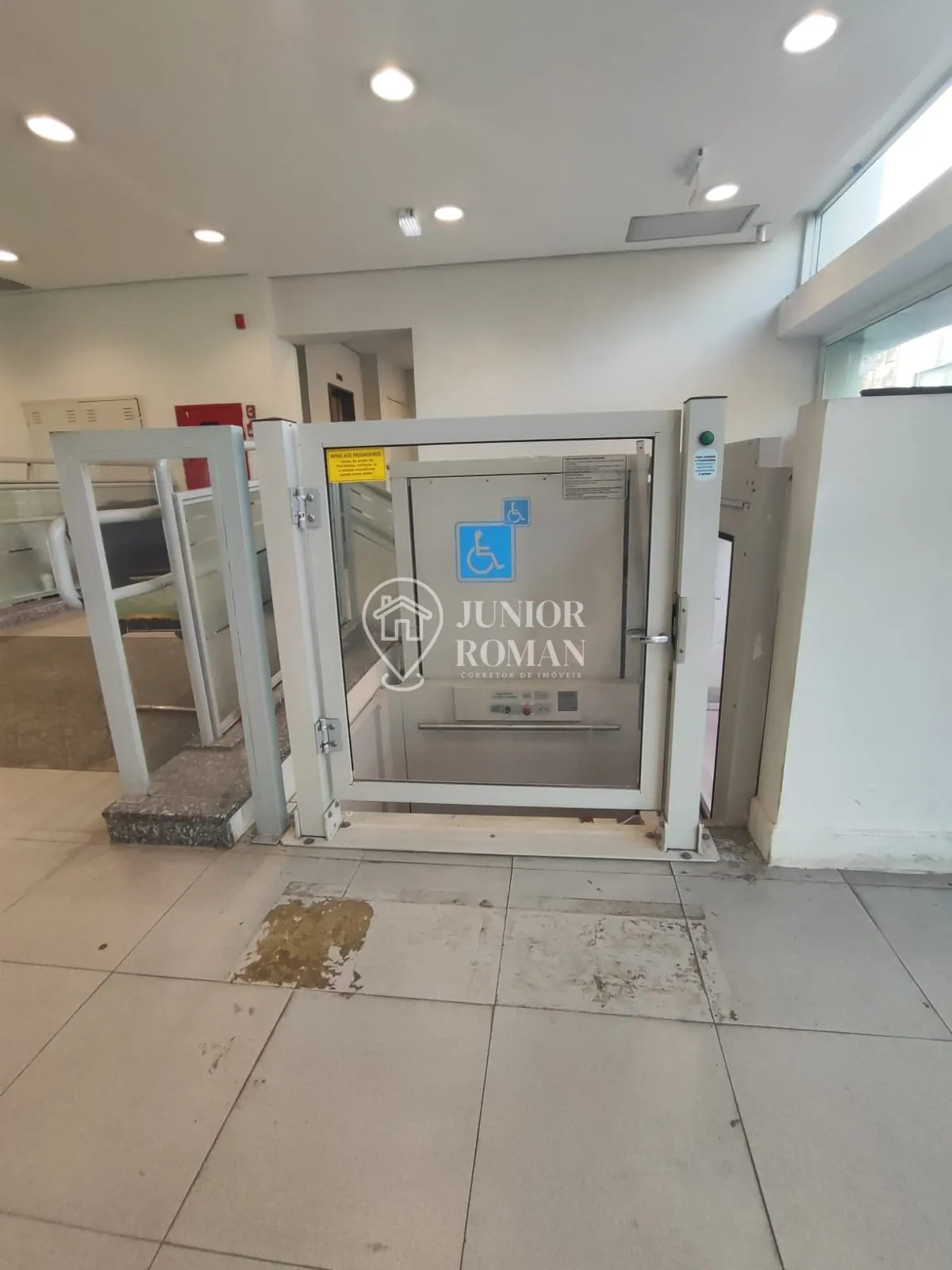 Imagem PRÉDIO COMERCIAL 2.579M² COM 35 VAGAS - EX AGÊNCIA BANCÁRIA EM SBC