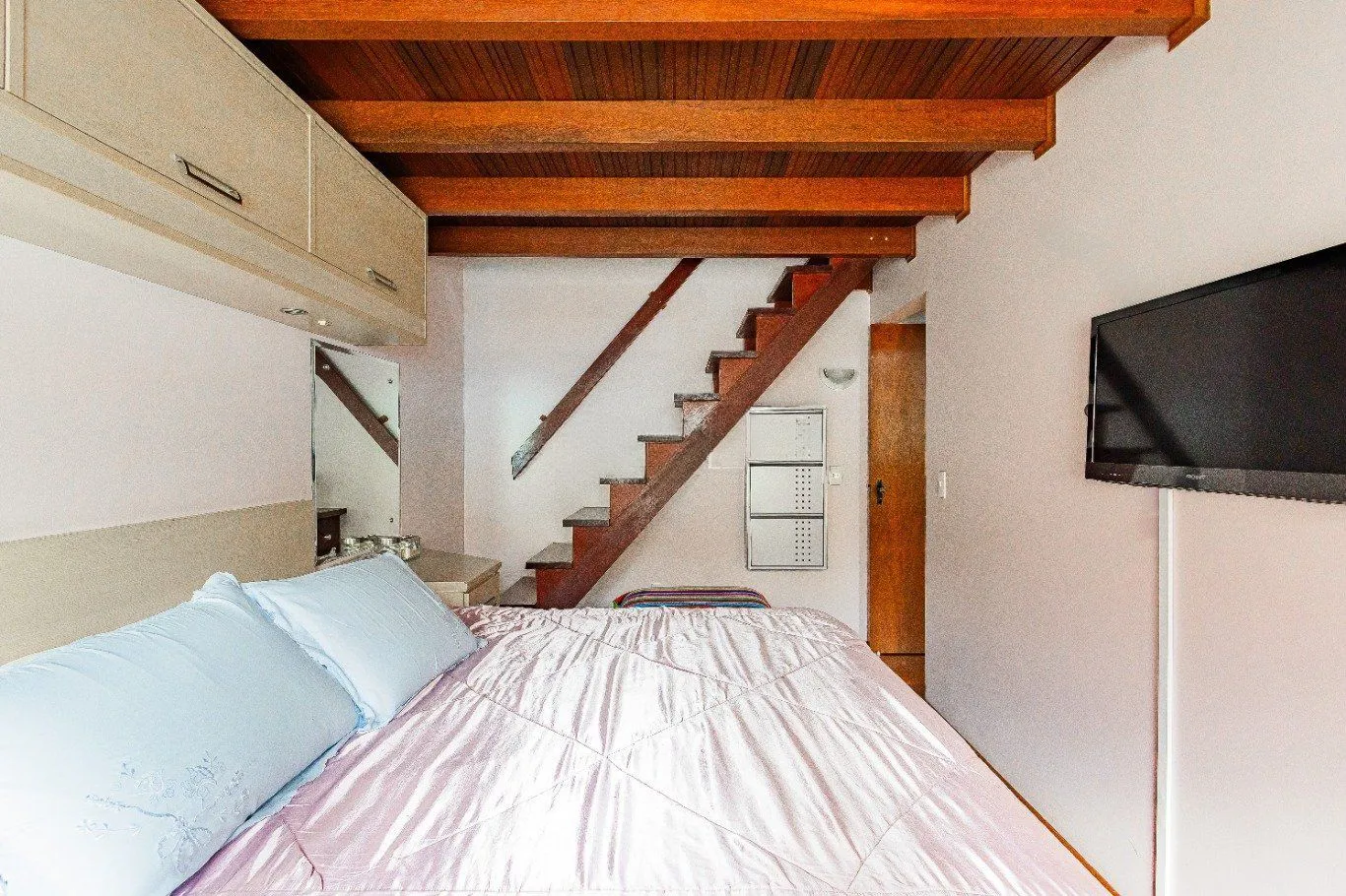 Imagem Casa de 4 dormitórios e 208m² à venda no Bairro Jardim Botânico, Porto Alegre.