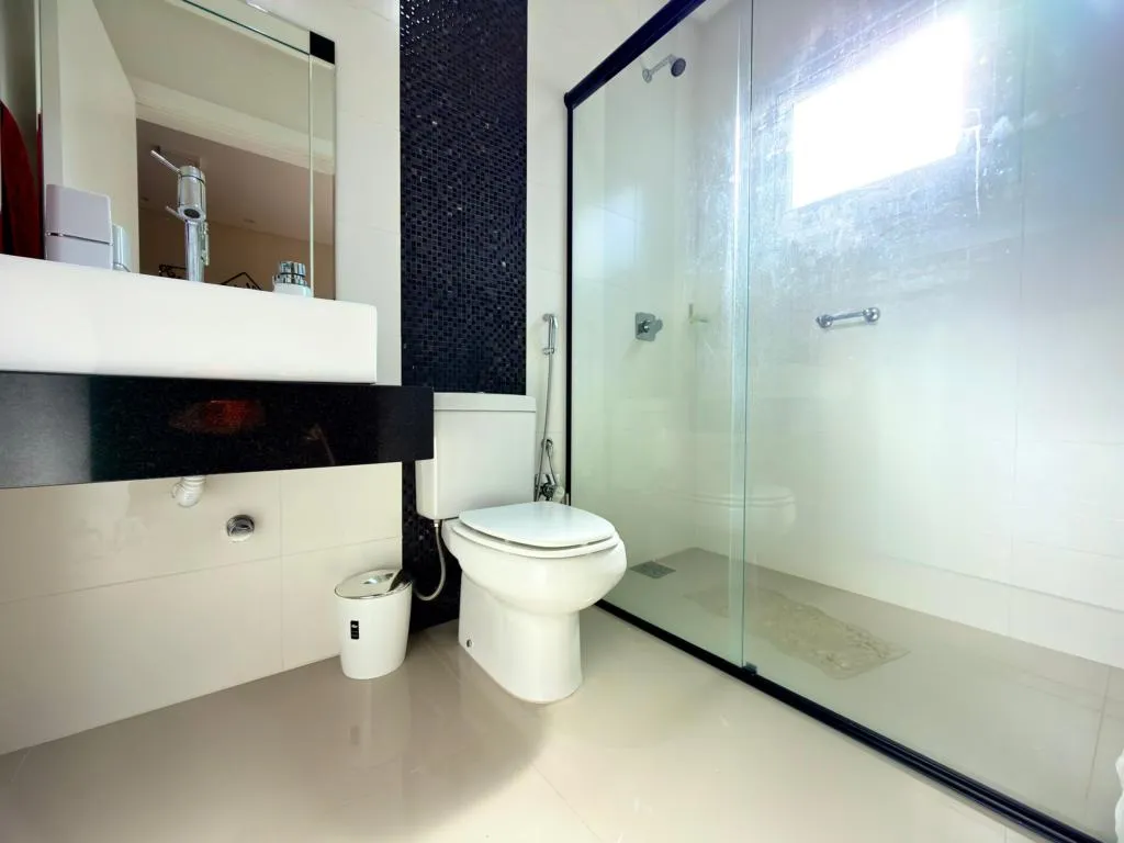 Imagem Casa em Condominio 4 Dormitórios - Bairro --