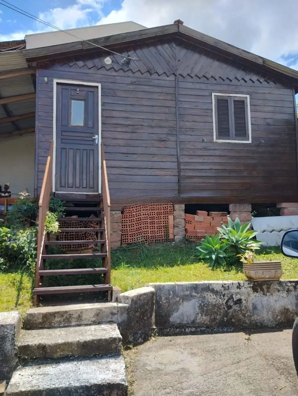 Imagem Casa de 3 dormitórios e 111m² à venda em Jardim Botânico, Porto Alegre.