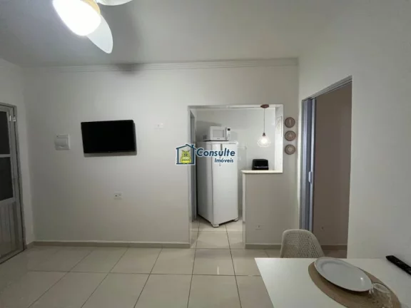 Imagem "Viva a experiência de morar pertinho da areia, em um apartamento aconchegante de 1 dormitório, porteira fechada, situado a poucos passos da praia, com uma vista lateral encantadora do mar que torna cada dia mais especial." Por apenas R$ 270.000,00. Agend