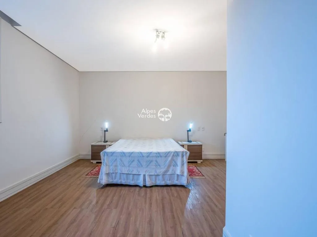 Imagem VENDE-SE APARTAMENTO COM 4 SUITES PROXIMO A RUA COBERTA DE GRAMADO