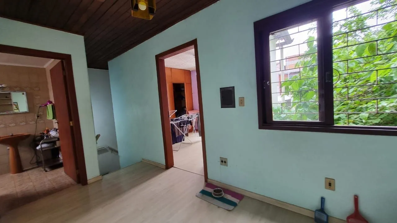 Imagem Casa estilo sobrado para venda de 3 dormitórios com 2 vagas de garagem no bairro Cidade Baixa em Porto Alegre/RS.