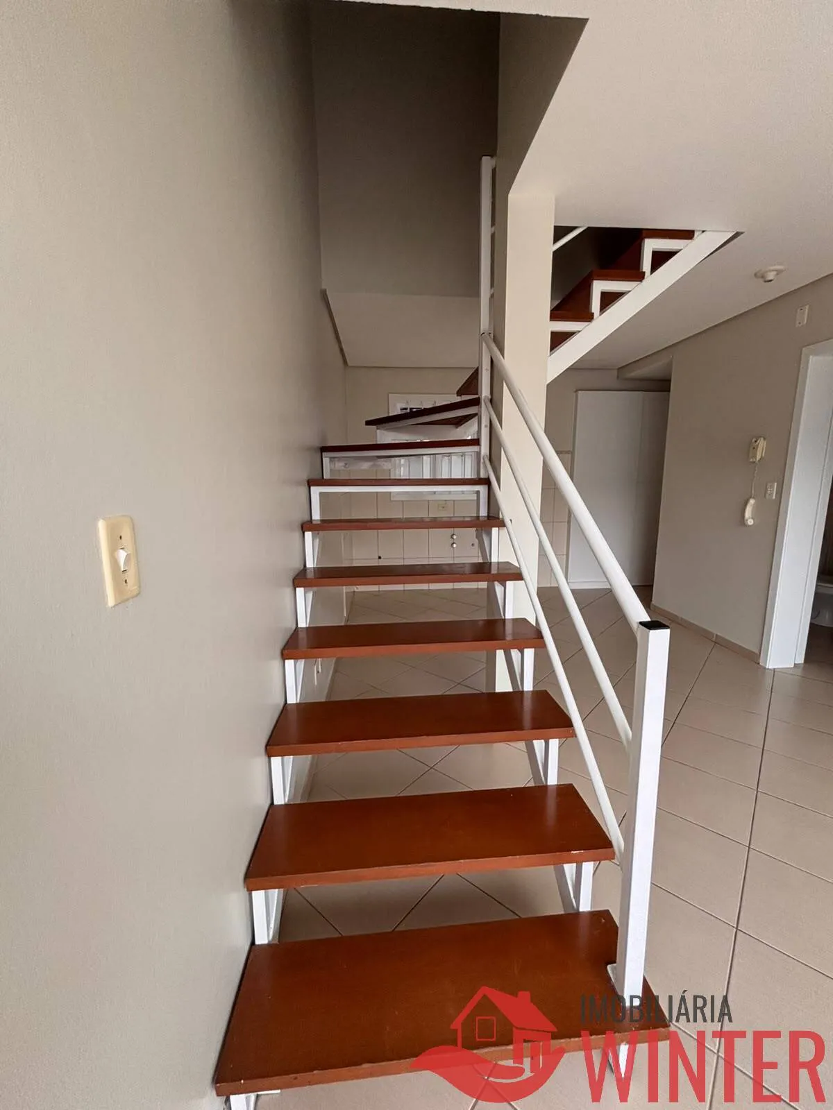 Imagem Sobrado com 2 dormitórios e garagem no Centro de Feliz.
