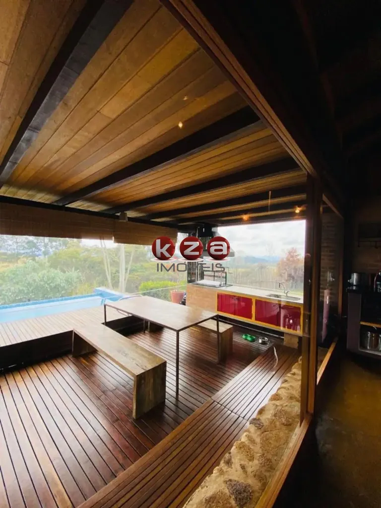 Imagem Imperdível Casa de Luxo com 4 Suítes e 15 Vagas de Garagem em Cunha-SP, Bairro Mato Escuro - 672m² de Pura Elegância!