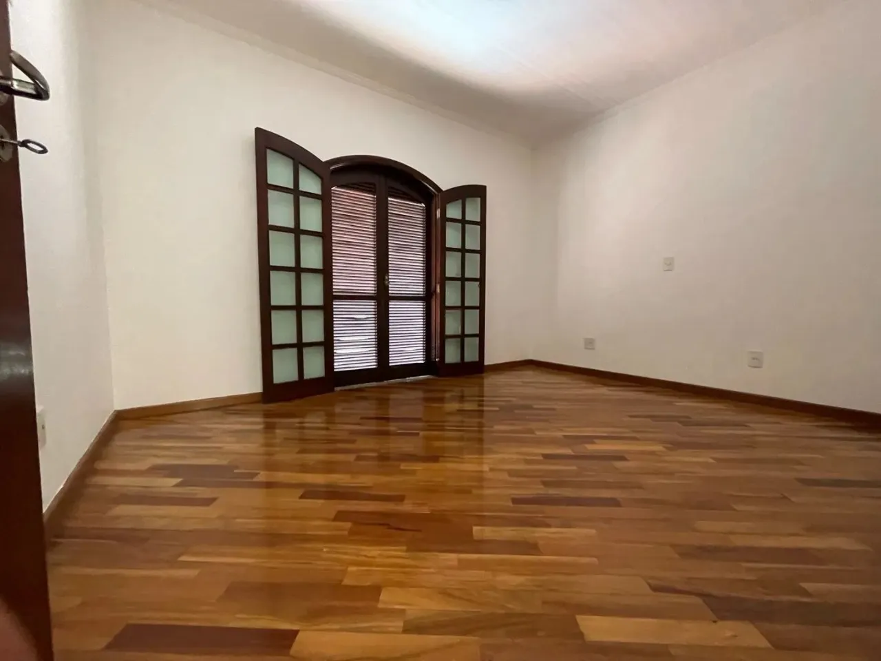 Imagem Casa para locação em Sorocaba-SP, Jardim Pagliato: 4 quartos, 2 suítes, 3 salas, 5 banheiros, 4 vagas, 460m²!